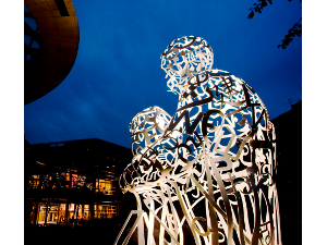 Sculpture Roots by Jaume Plensa unveiled at Toranomon Hills!