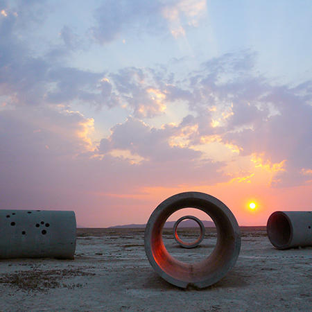 S.moriのサイン　タイトル「像のある街」（フランクフルト　アンマイン）　8号 MAMスクリーン017：ナンシー・ホルト、ロバート・スミッソン | 森