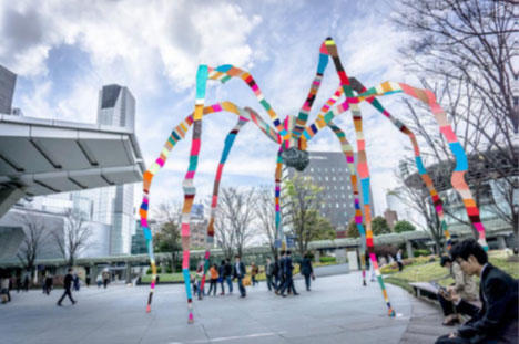 Rendering, Louise Bourgeois's 1999 bronze sculpture Maman wrapped in fabric by Magda Sayeg in a temporary installation at Roppongi Hills, Tokyo, April-May 2018