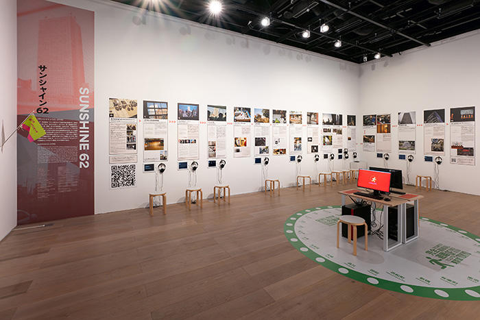 高山 明　展示風景：「ワールド・クラスルーム：現代アートの国語・算数・理科・社会」森美術館（東京）2023年
