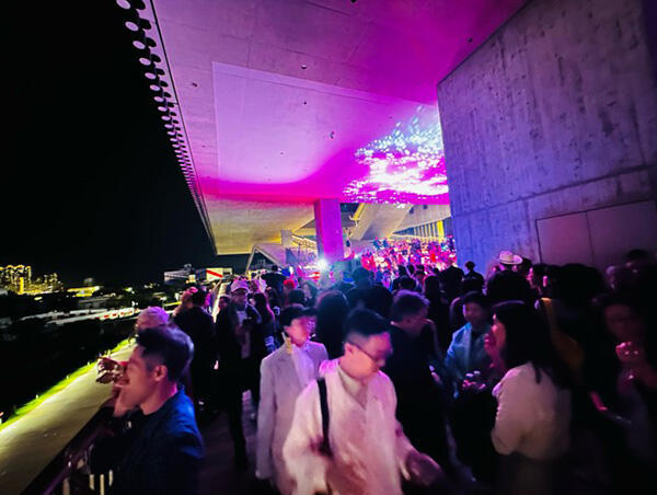 M+ was open at night on March 24. Over 3,000 people are said to have attended the party, which continued until late into the night.