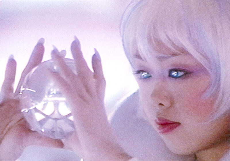 森 万里子《巫女の祈り》