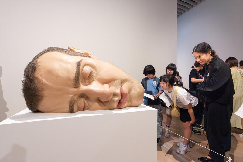 ジュニア・アンバサダーが「ロン・ミュエク」展の魅力を紹介！